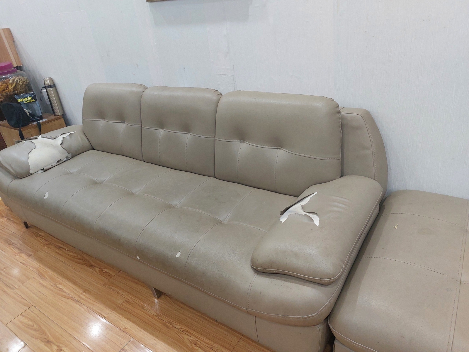 Khảo sát thực thế bộ ghế sofa tại Thanh Nhàn cần thay vỏ bọc ghế mới