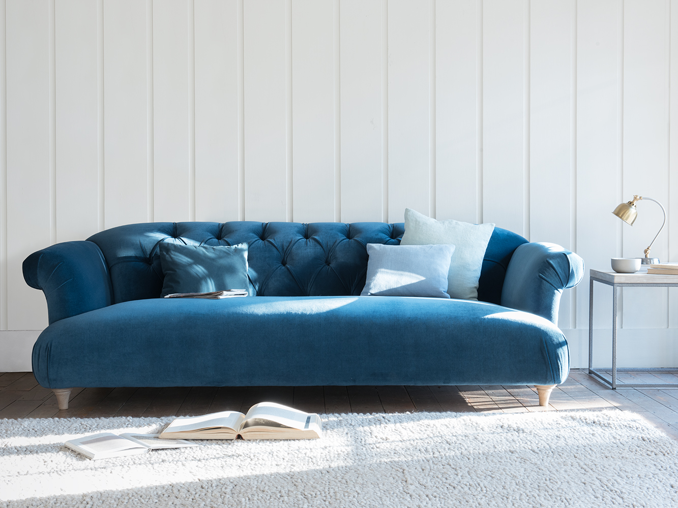 Nên lựa chọn sofa vải hay da cho không gian phòng khách?