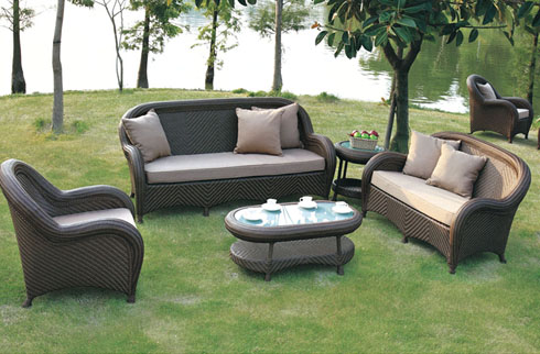 Bọc ghế sofa ngoài trời giúp sáng bừng không gian vườn nha bạn