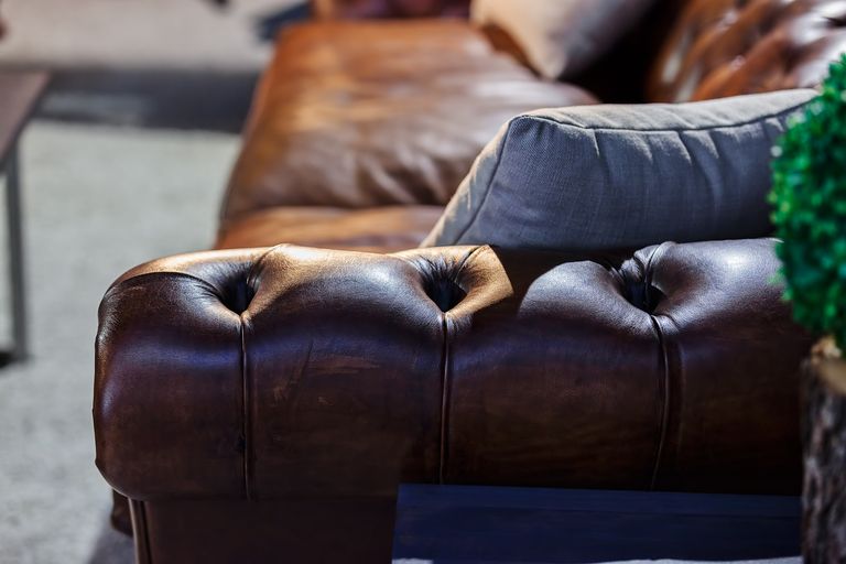 Cách chọn mua ghế sofa da cổ điển và bọc ghế sofa giá rẻ