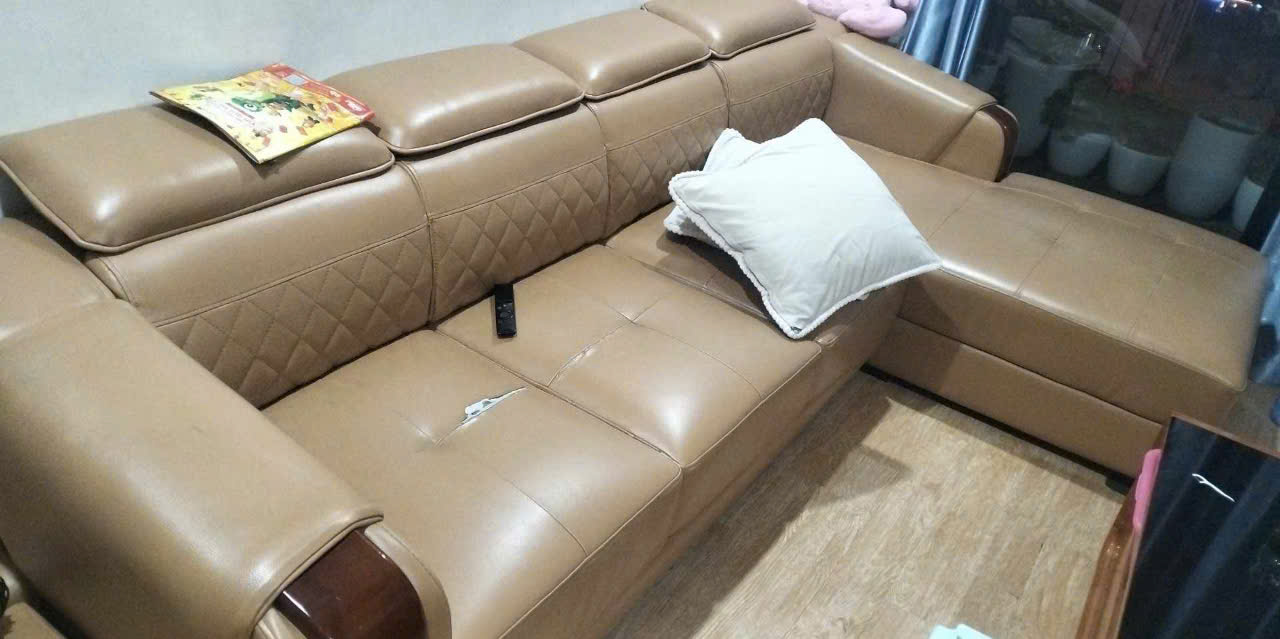 Tình trạng ghế sofa bị bong tróc và rách da