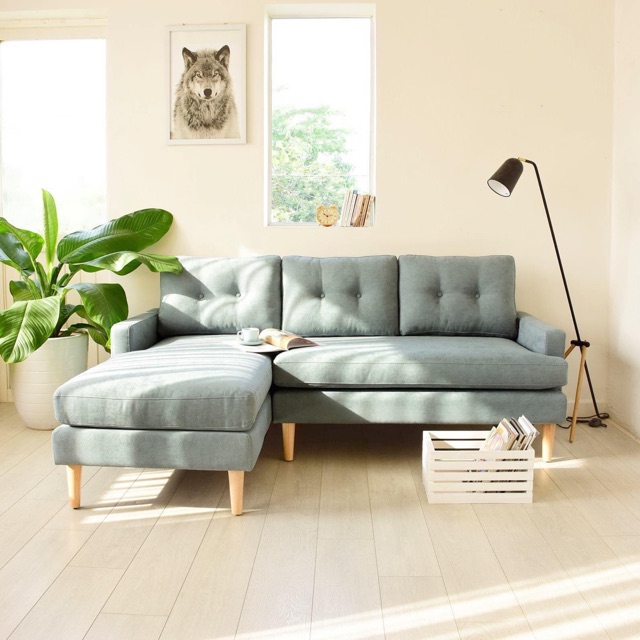 Làm sạch bề mặt ghế sofa tại nhà