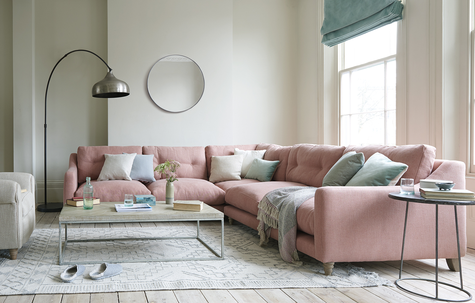 Cách bố trí sofa góc trong phòng khách giúp mang lại sự hài hòa