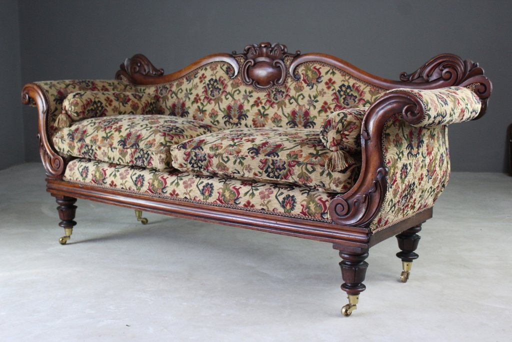 Những bộ ghế sofa đời đầu có những đường nét rất tinh xảo