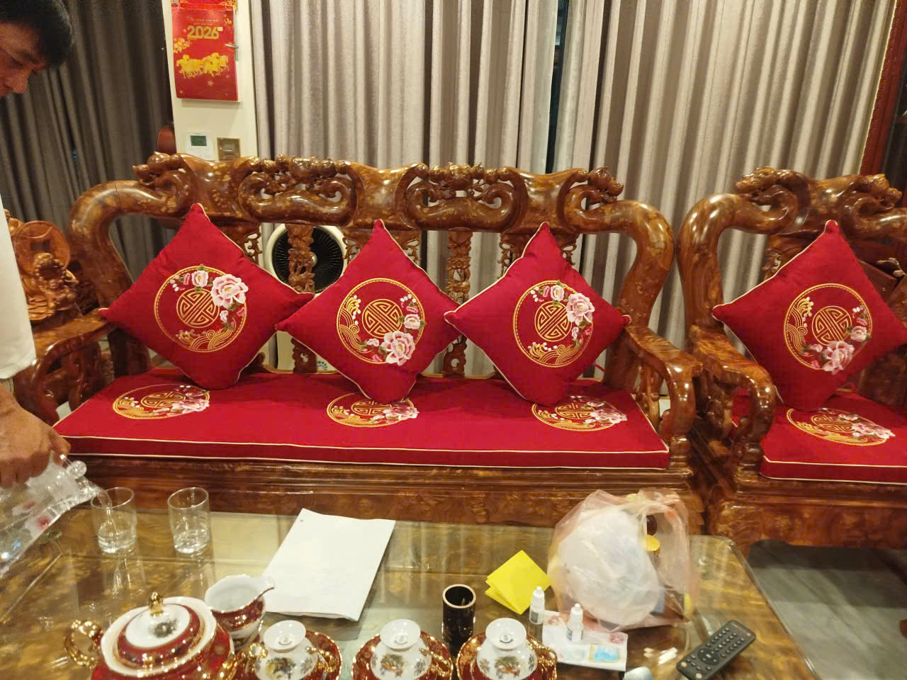 Nên chọn nệm ghế sofa gỗ dày bao nhiêu là ngồi êm và không bị xẹp?