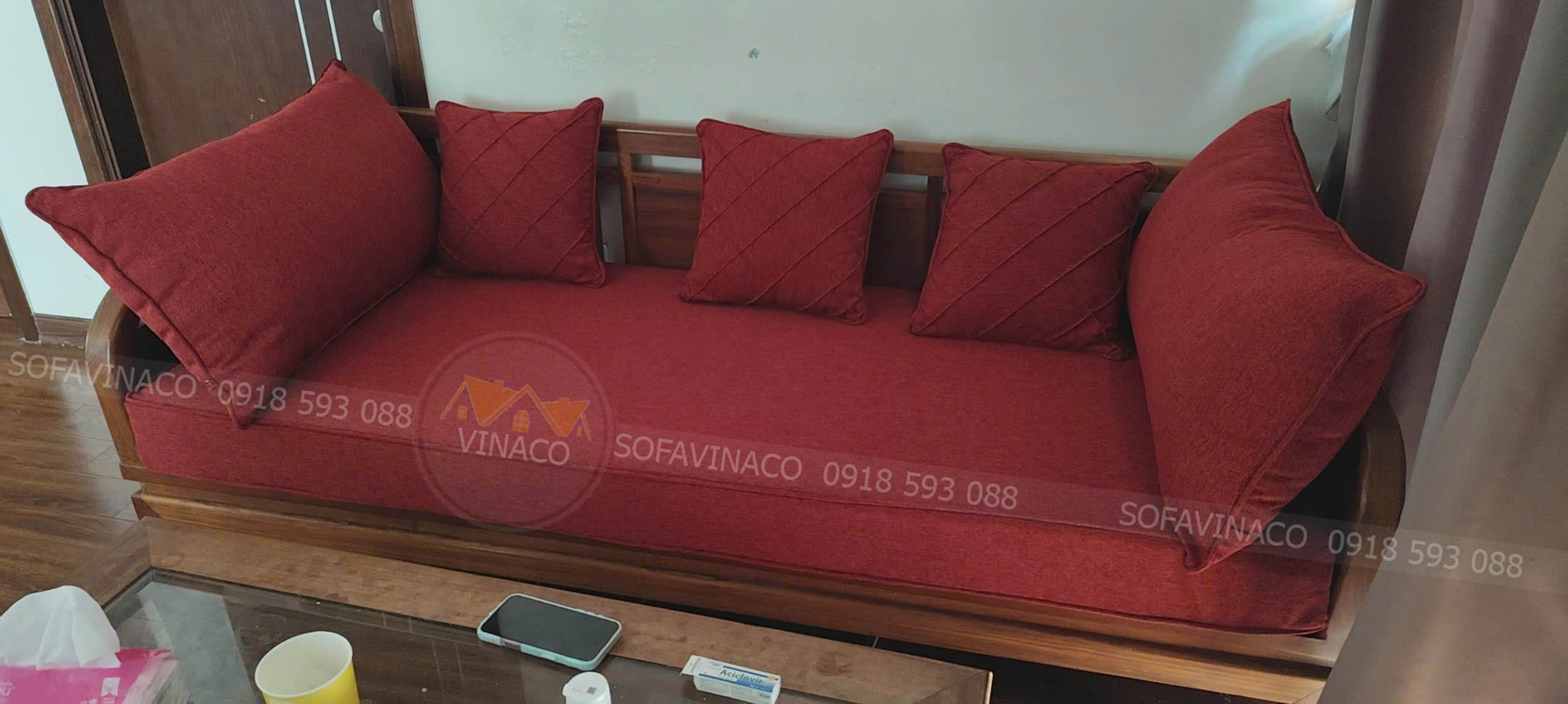Vì sao nên sử dụng đệm cho ghế gỗ phòng khách?