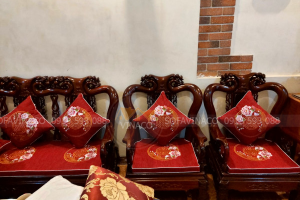Bộ đệm ghế thêu hoa mẫu đơn cho khách hàng tại Nguyễn Hoàng Tôn