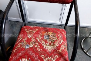 Bọc ghế ăn bị bạc vỏ cho khách tại Phan Đình Phùng, Quán Thánh