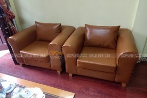Bọc ghế sofa phòng khách bị bong tróc mặt ngồi tại 458 Minh Khai