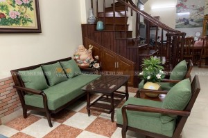 Đệm ghế gỗ màu xanh rêu mát dịu cho khách tại Quận Bình Tân