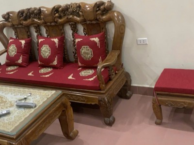 Đệm ghế gỗ phòng khách đẹp có bị trượt không?
