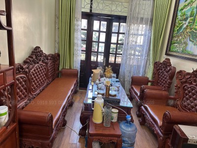 So sánh da PU, da PVC và da thật trong làm đệm ghế gỗ phòng khách