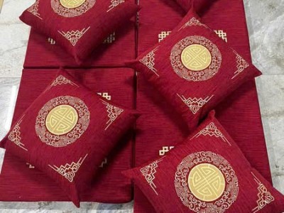 So Sánh Giá Đệm Ghế Gỗ Bông Ép Cứng Và Mút Mềm: Nên Chọn Loại Nào?