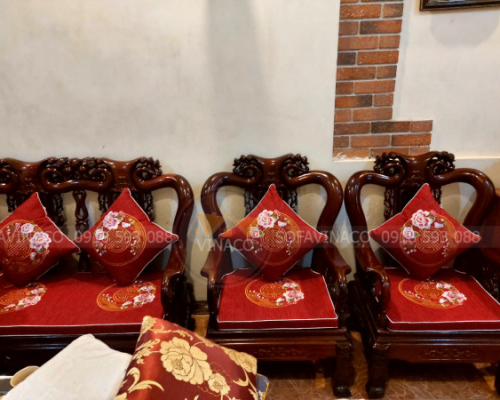 Bộ đệm ghế thêu hoa mẫu đơn cho khách hàng tại Nguyễn Hoàng Tôn