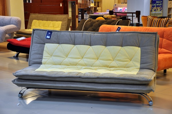 Sofa giường được coi là một trong những món đồ nôi thất tiện ích, thông minh với đa số gia đình hiện đại. Bạn có thể vừa sử dụng chúng như một chiếc ghế nhưng cũng có thể tận dụng làm giường ngủ nếu cần. Đáp ứng nhu cầu của người tiêu dùng, các nhà sản xuất cũng không ngừng sáng tạo và cho ra đời những mẫu sofa giường bắt mắt, tiện dụng.